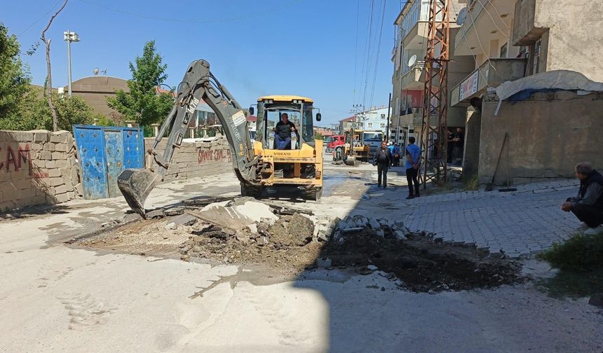 Fen işleri ekipleri sahada: İpekyolu’nda yol açma çalışması