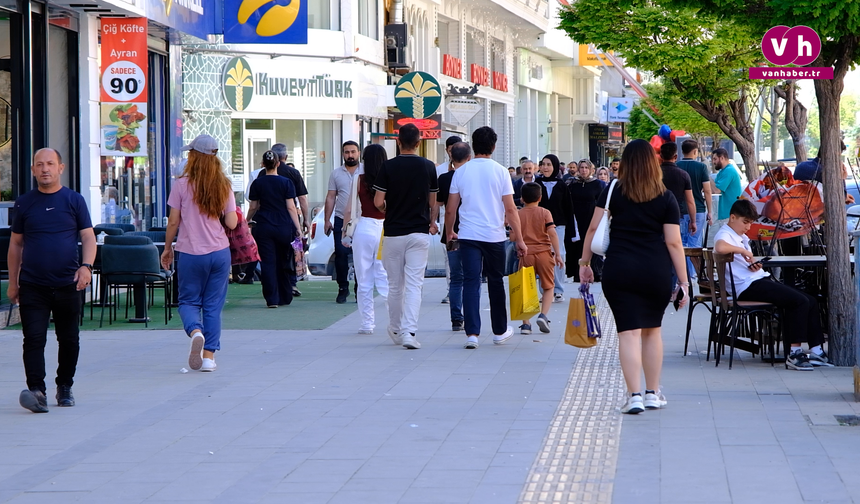 Vanlılar, Arvas’ın DEM Parti belediyeleri eleştirilerini değerlendirdi