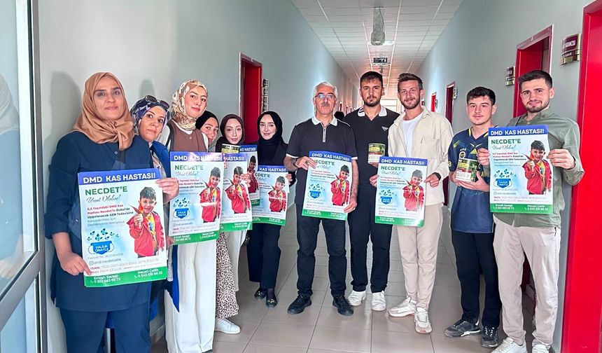 Van YYÜ'lü gençler çocukların yüzünü güldürdü