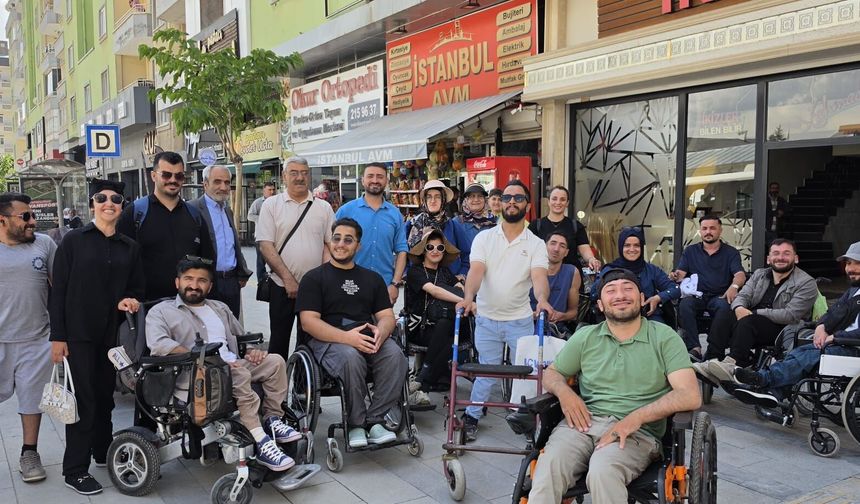 Vanlı engelliler Mersin’de sosyal dönüşüm kampında buluştu