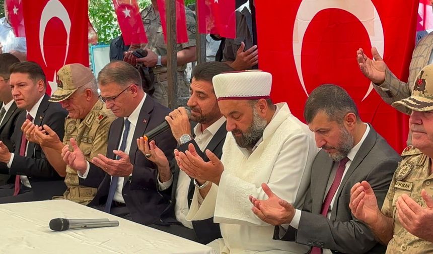 Van'da 15 Temmuz'un 10. yılında şehitlik ziyareti