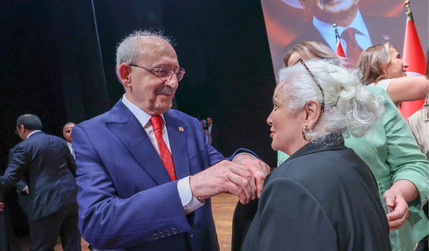 "Kılıçdaroğlu'nun rozet törenine ücretli figüranlar getirildi" iddiasına CHP'den sert tepki