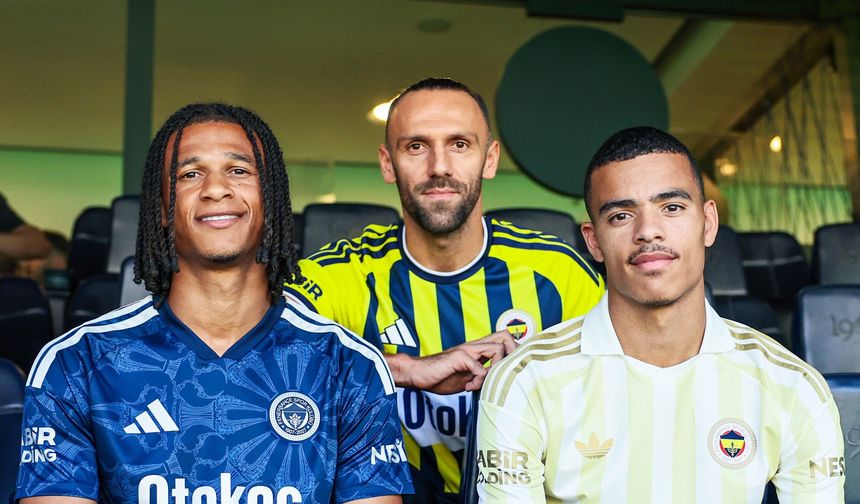 Fenerbahçe'de 3 yıldız futbolcu imzayı attı