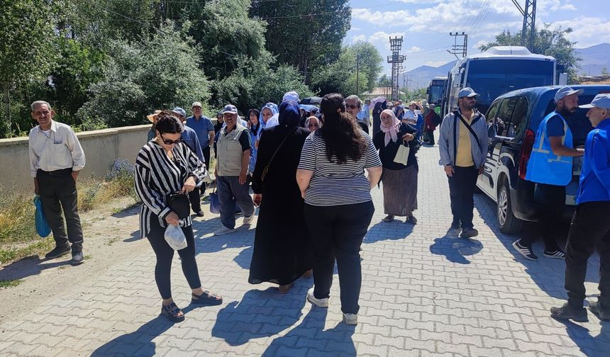 Van Büyükşehir Belediyesi'nin Gezi Programında Kırk Değirmenler tanıtıldı