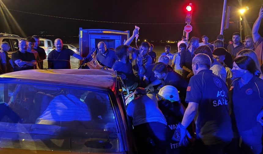 Van’da iki otomobil çarpıştı: 8 yaralı