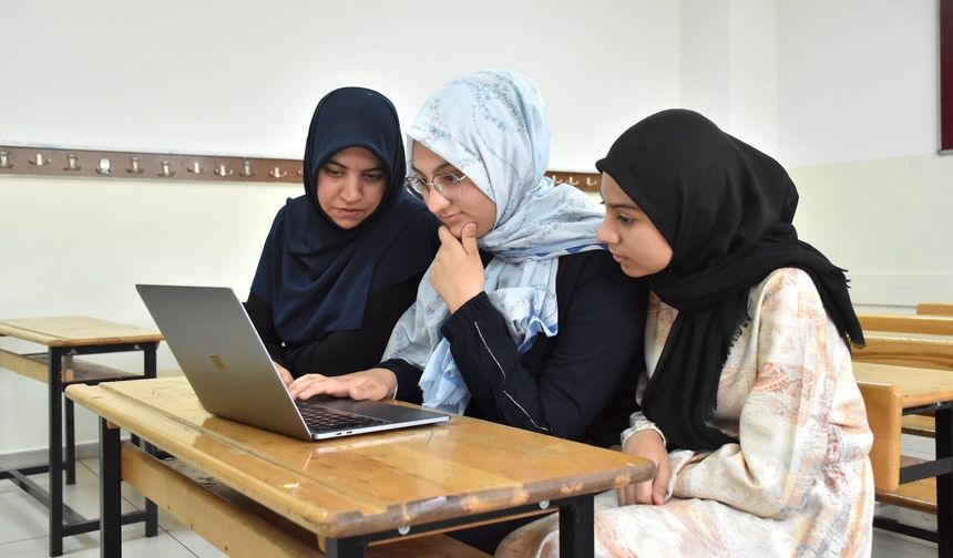 Vanlı Meryem LGS’de 500 tam puan aldı: Hedefi Kartal Anadolu İmam Hatip Lisesi