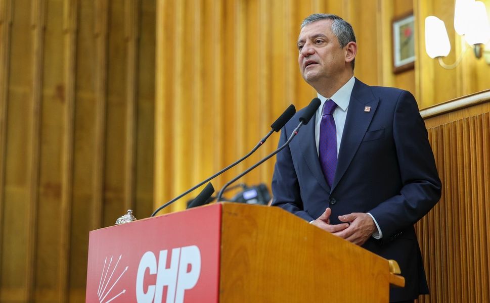 Özgür Özel açıkladı: CHP'de 28 parti meclisi üyesi istifa etti