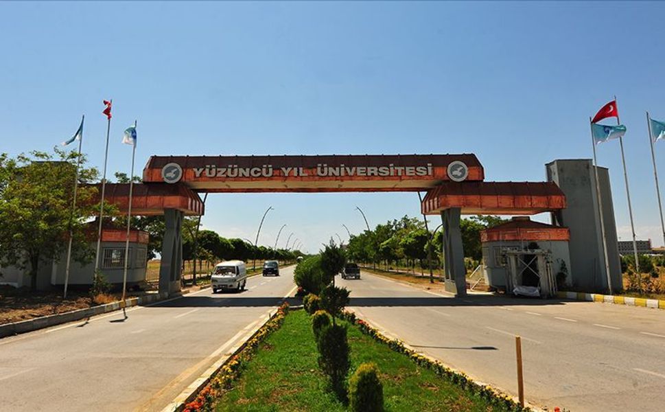 Van YYÜ’de mezuniyet heyecanı: Öğrenciler kep atacak