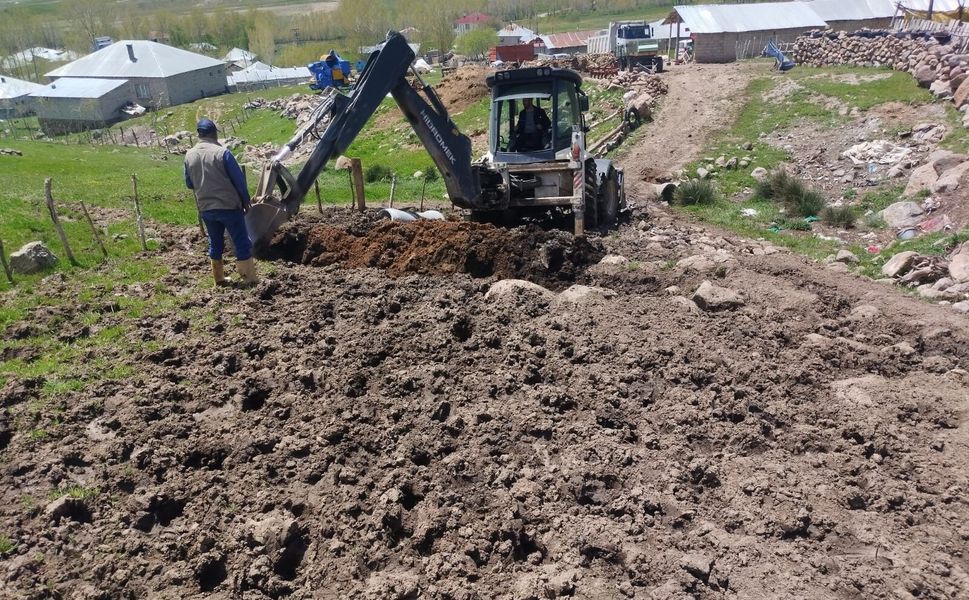 Erciş Millet Bahçesi'nde bakım ve yenileme çalışmaları sürüyor