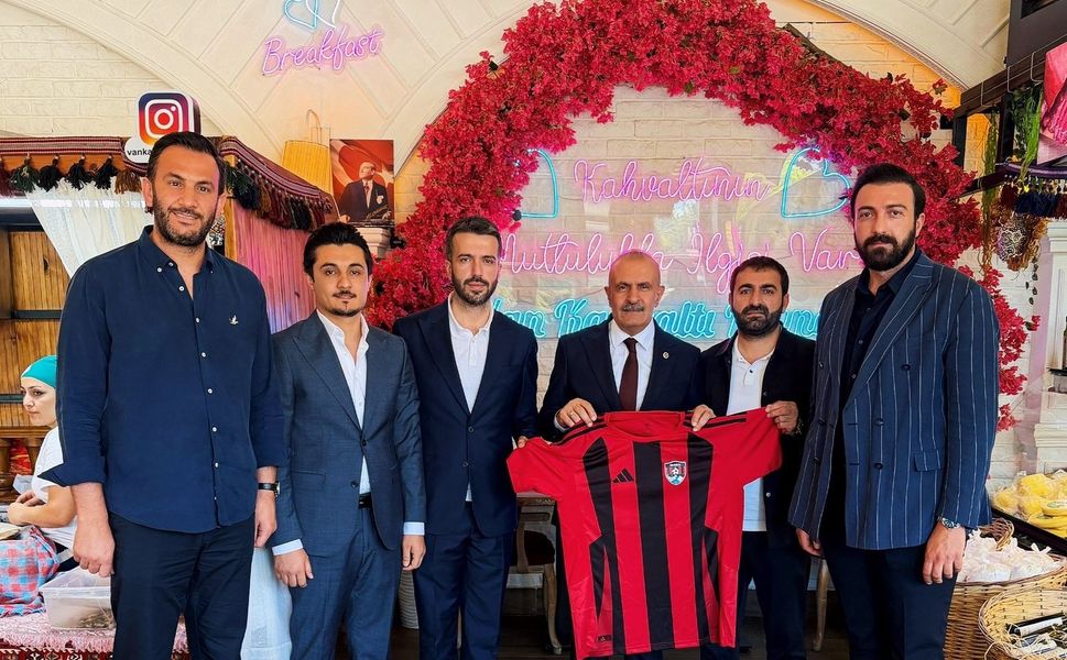 Vanspor yönetiminden Burhan Kayatürk'e ziyaret: Gündemde yeni stadyum vardı