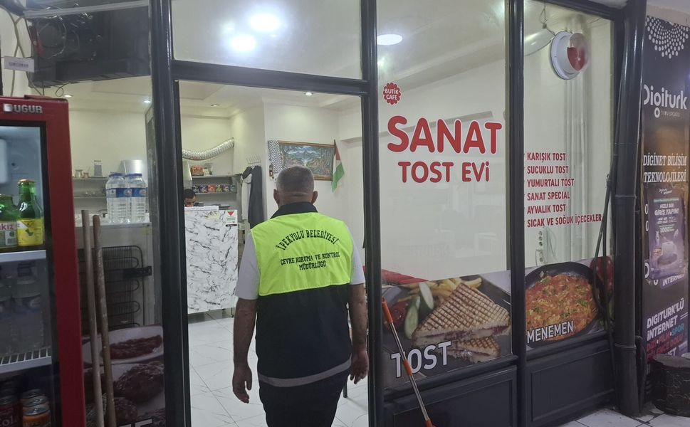 İpekyolu Belediyesi'nden Sanat Sokağı'nda çevre temizliği farkındalığı