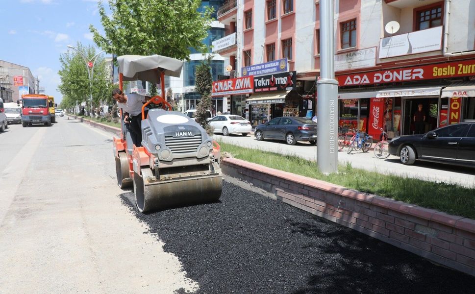 Erciş'te bozulan yollarda bakım ve onarım çalışmaları sürüyor