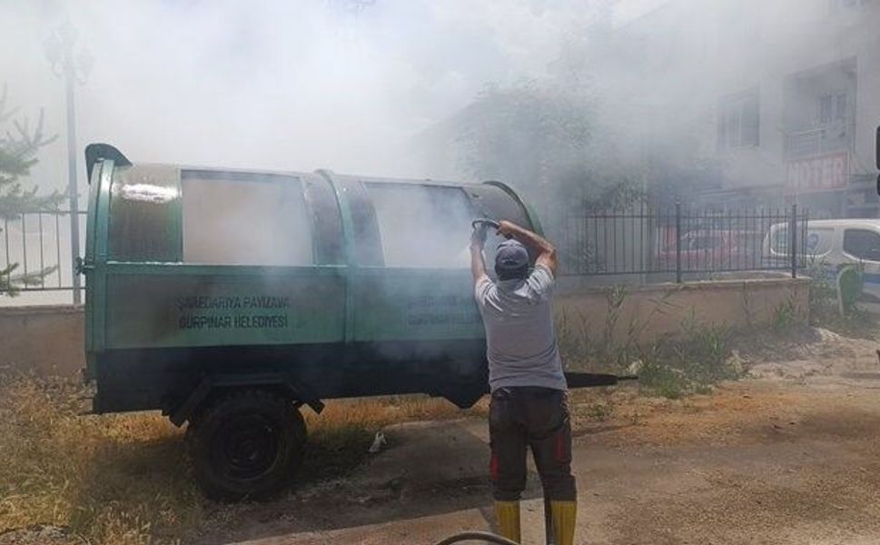 Gürpınar Belediyesi'nden yurttaşlara uyarı: Sıcak kül ve yanıcı atıkları konteynerlere atmayın