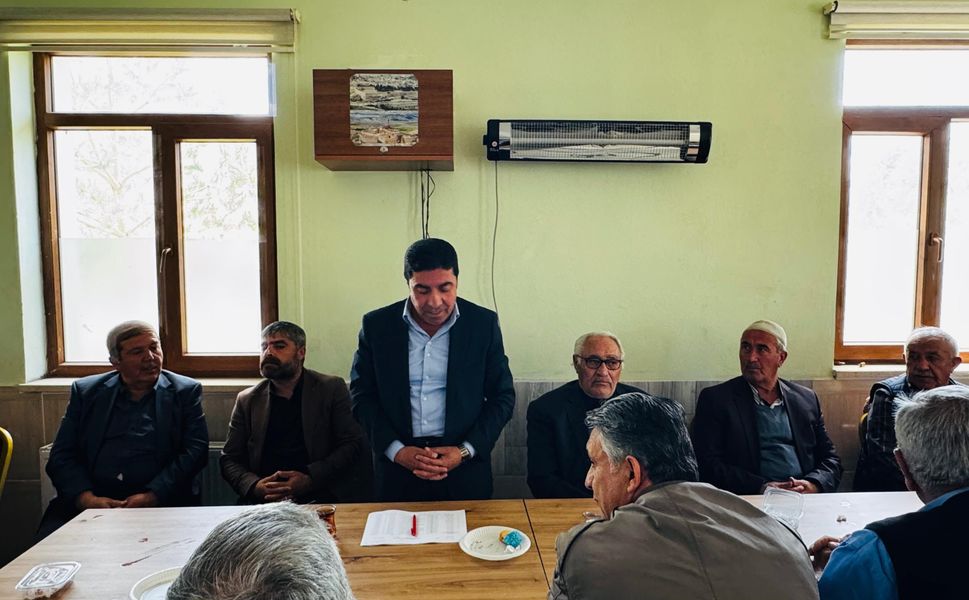Gürpınar Belediyesi Eşbaşkanları Çavuştepe'de halkla buluştu