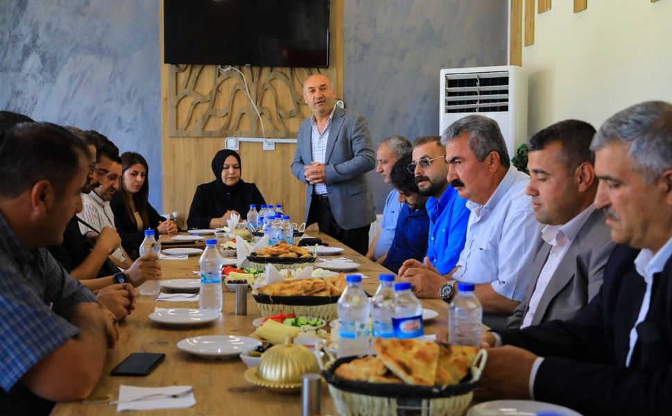 İpekyolu’nda ‘Ortak Akıl’ buluşması: Eşbaşkanlar muhtarlarla bir araya geldi
