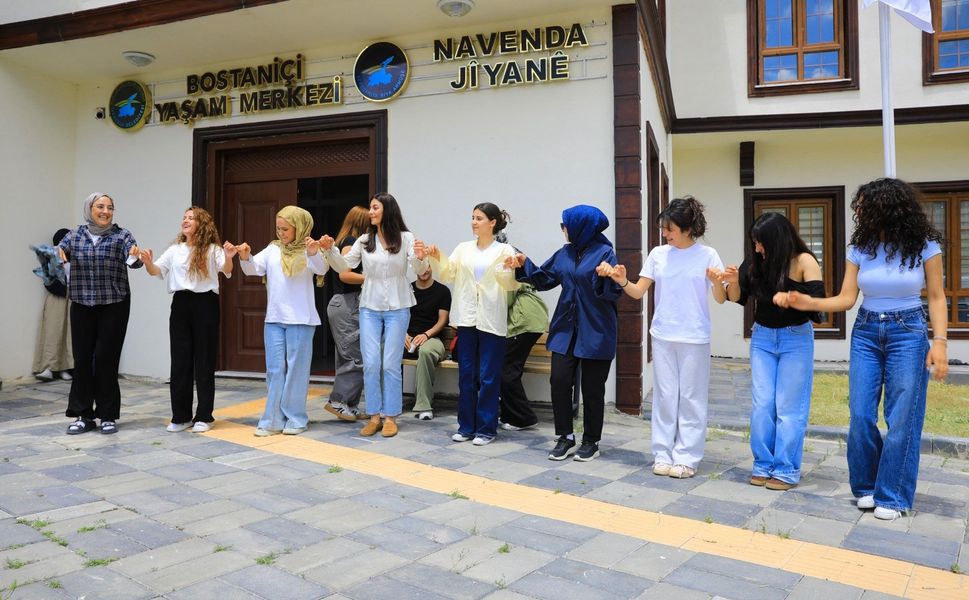 Bostaniçi Yaşam Merkezi'nde YKS adayları için motivasyon buluşması