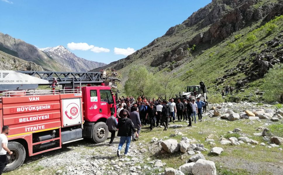 Van'da dereye düşen 22 yaşındaki genç yaşamını yitirdi