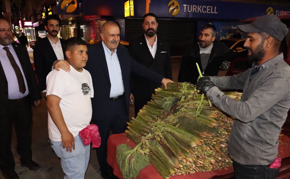 Milletvekili Kayatürk Van'da esnaf ve yurttaşla buluştu: Rahmi Koç'a sert tepki