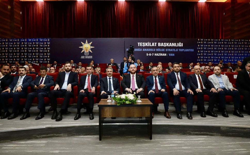 AK Parti'nin Bölge Strateji Kampı Van'da tamamlandı