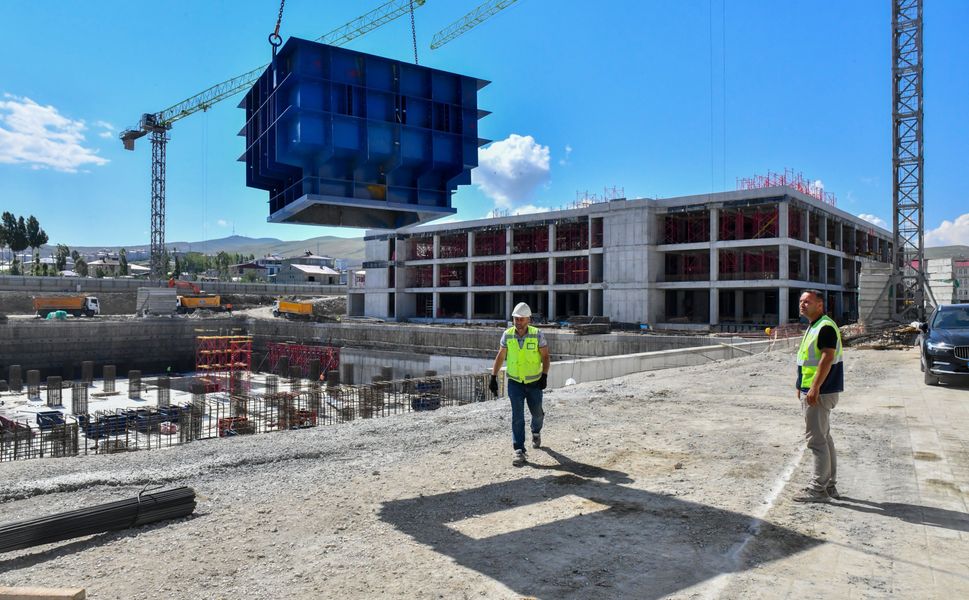 Van'da sağlık yatırımları hız kesmiyor: Hedef 2 bin 500 yeni yatak kapasitesi