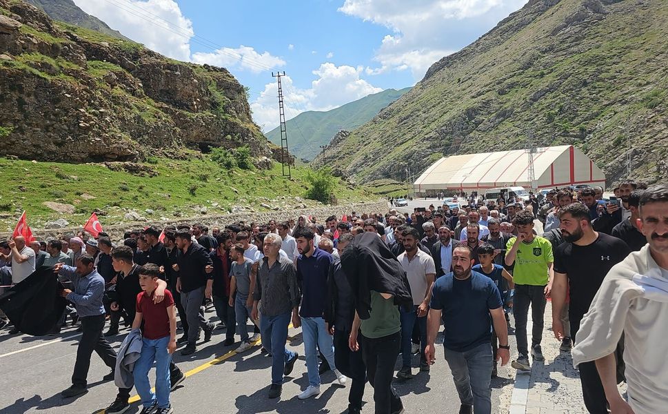 Bahçesaray halkı ulaşım sorununa karşı yürüdü