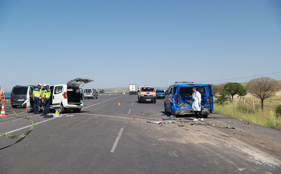 Erciş’te trafik kazası: Bir asker hayatını kaybetti, 5 kişi yaralandı