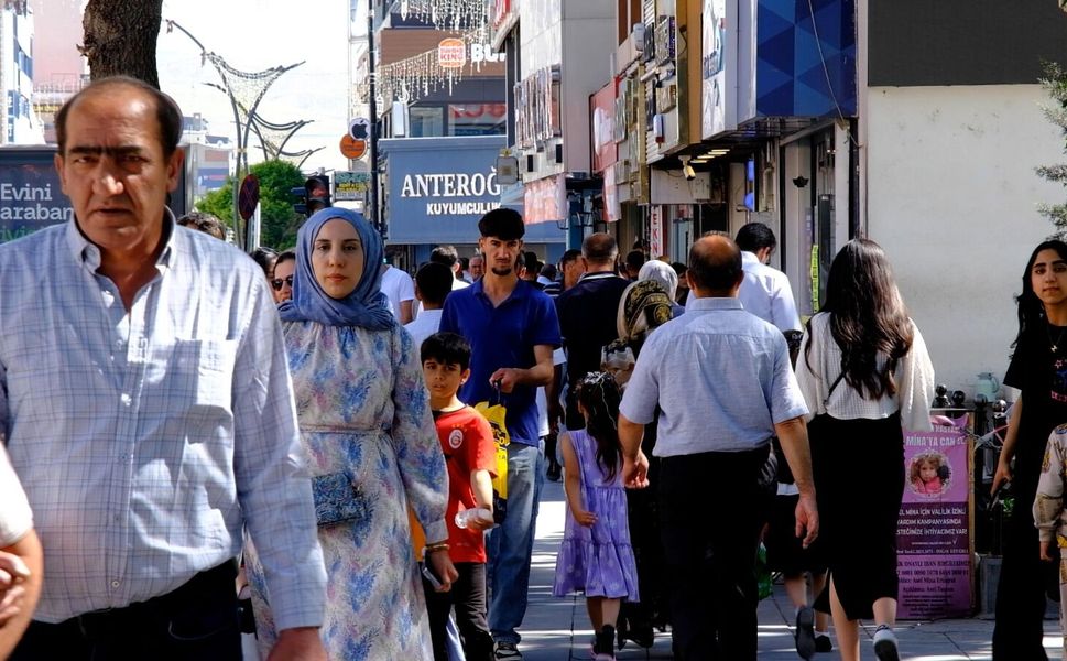 Vanlılara göre raylı sistem çözüm mü, yeni bir vaat mi?