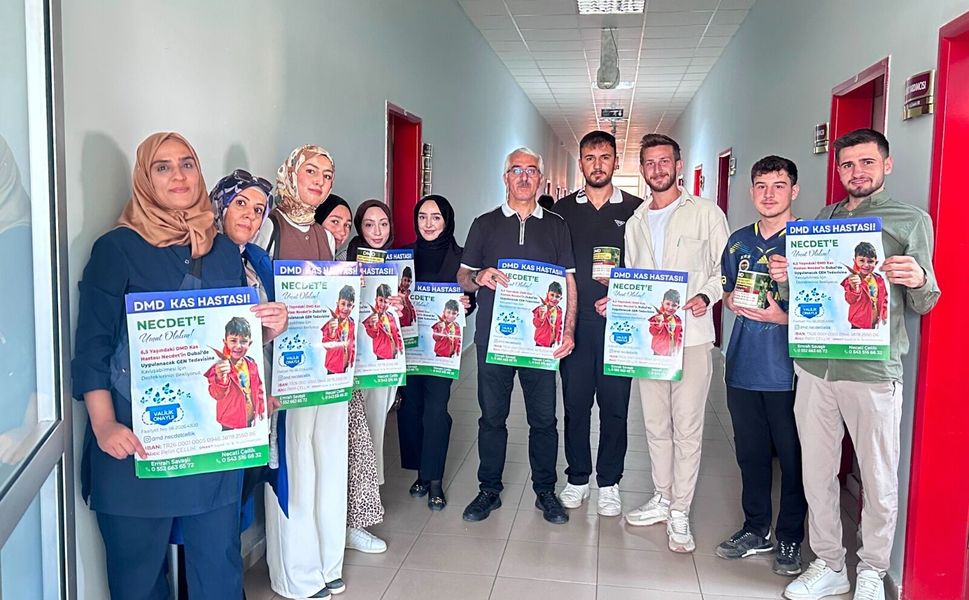 Van YYÜ'lü gençler çocukların yüzünü güldürdü