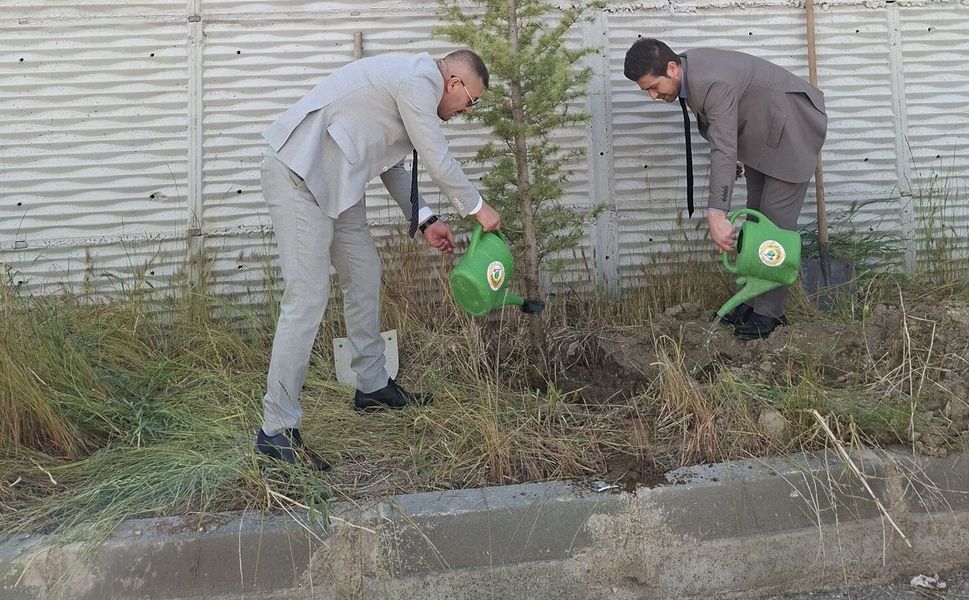 Van Adliyesi otoparkına fidan dikimi yapıldı