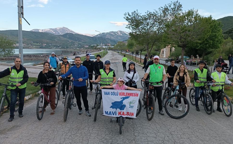 Van Gölü'nde pedallar temiz çevre için döndü