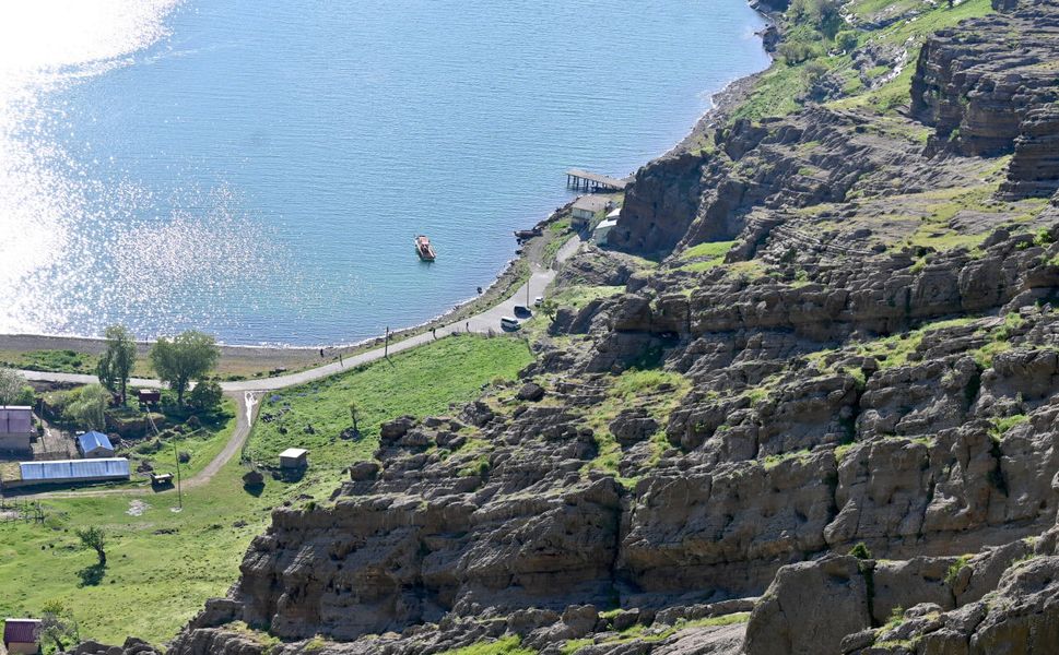 Van Gölü Kıyısındaki Bapir-i Kal Zaviyesi her yıl binlerce ziyaretçiyi ağırlıyor