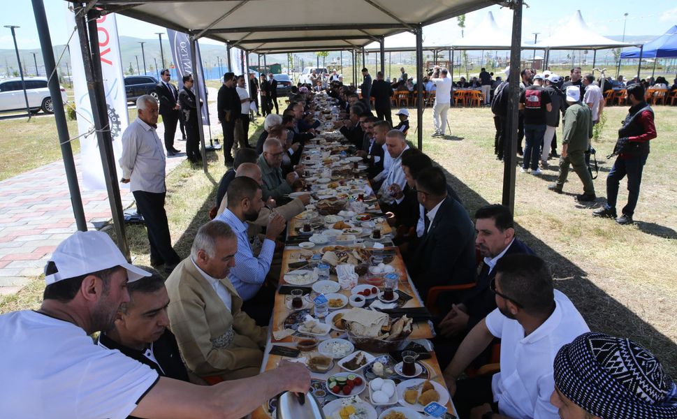 Van'da Dünya Kahvaltı Günü etkinliği: Binler aynı sofrada buluştu