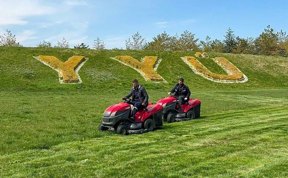 Van YYÜ kampüsünü ağaçlandırma çalışmaları sürüyor