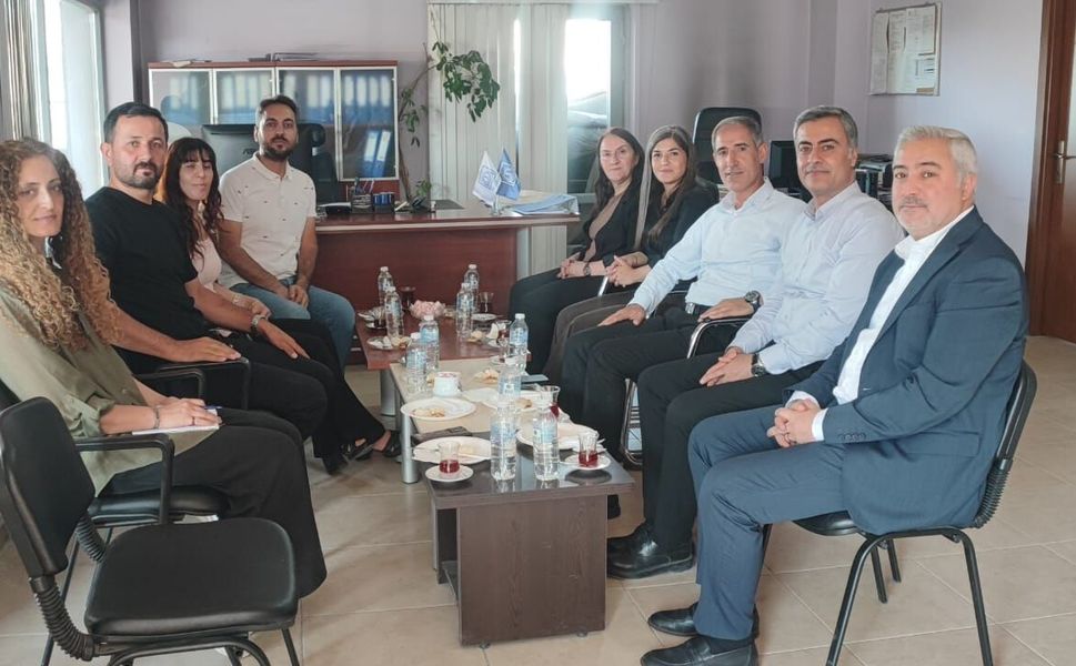 DEM Parti'den Van'da meslek odalarına 'barış ve demokratik toplum' ziyareti