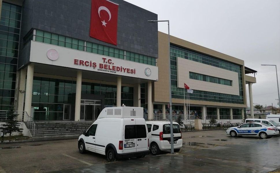 Erciş Belediyesi'nden Delibaş Petrol Sokak'ta asfalt hazırlığı