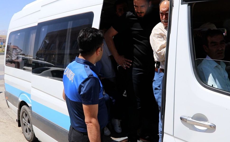 Edremit'te toplu taşıma araçları denetlendi