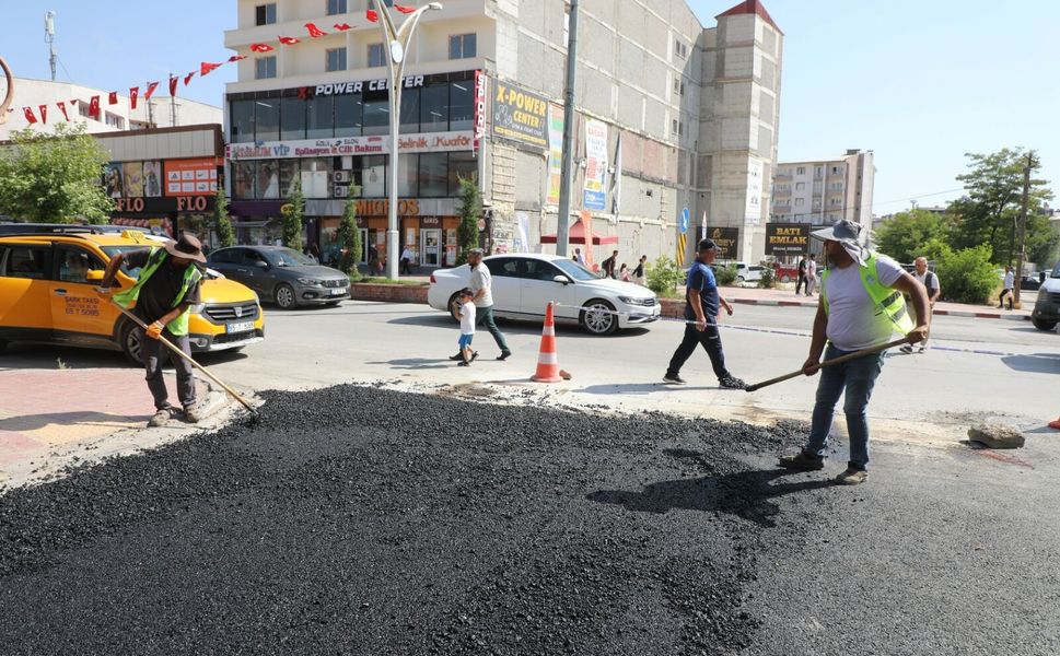 Erciş Belediyesi'nden ulaşım yatırımı: Alkoçlar Sokak'ta asfalt çalışması tamamlandı