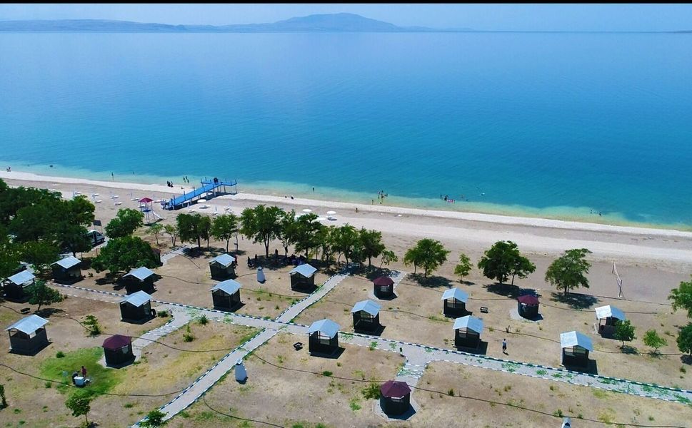 Erciş'te Aile Plajı yaz sezonuna açıldı