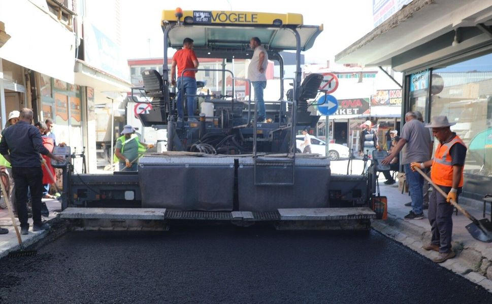 Erciş'te cadde ve sokaklar asfaltlanıyor