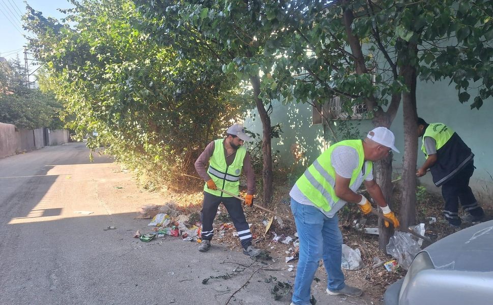 İpekyolu Belediyesi'nden Şerefiye ve Alipaşa mahallelerinde kapsamlı temizlik çalışması