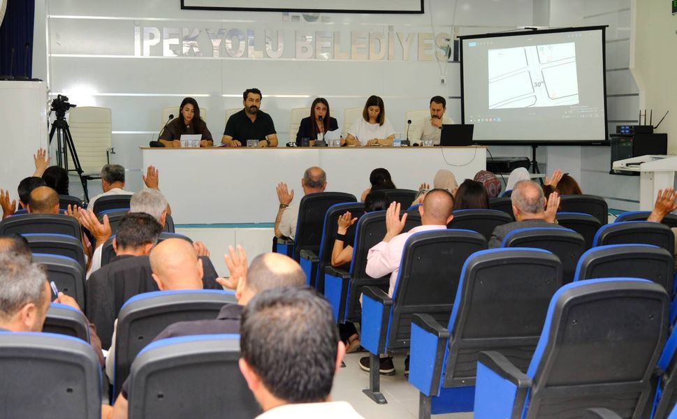 İpekyolu Belediyesi Meclisi'nde Madımak Katliamı'nın 33. yılı anıldı