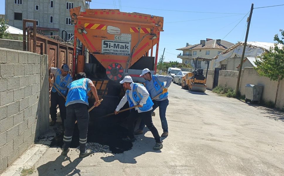 İpekyolu'nda yol bakım ve onarım çalışmaları sürüyor