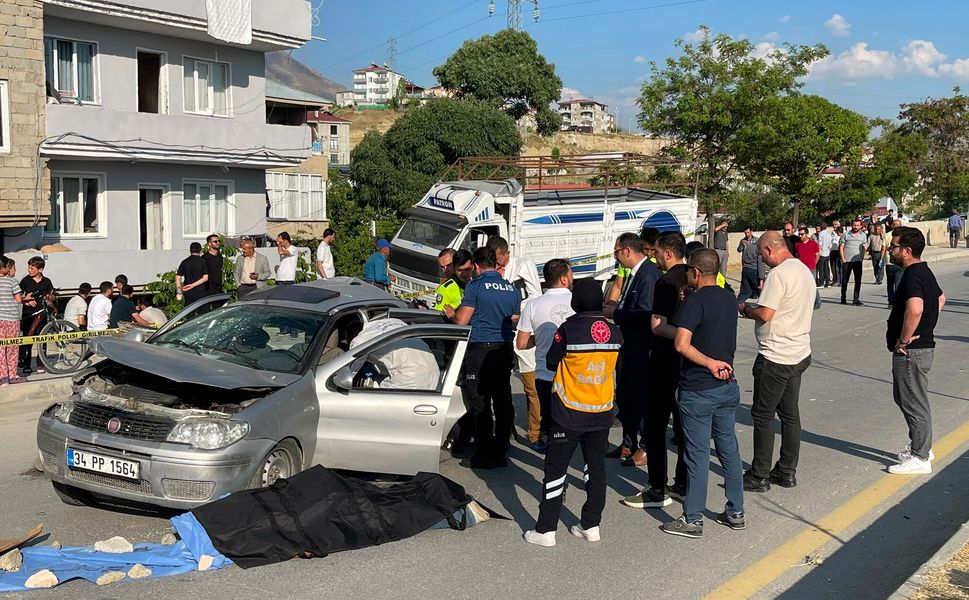 Van Gürpınar yolunda feci kaza: Ölü ve yaralılar var