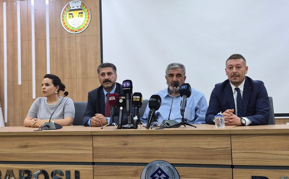 Van Barosu’nda Rojin Kabaiş dosyasına ilişkin açıklama yapılıyor