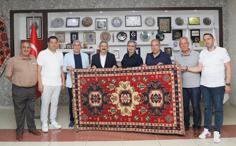 Oyuncu Necati Şaşmaz'dan Van TSO'ya ziyaret