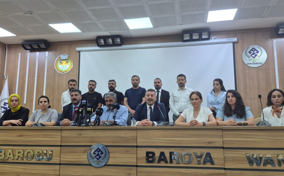 Van Barosu iddialara yanıt verdi: Rojin Kabaiş dosyasından çekilmedik