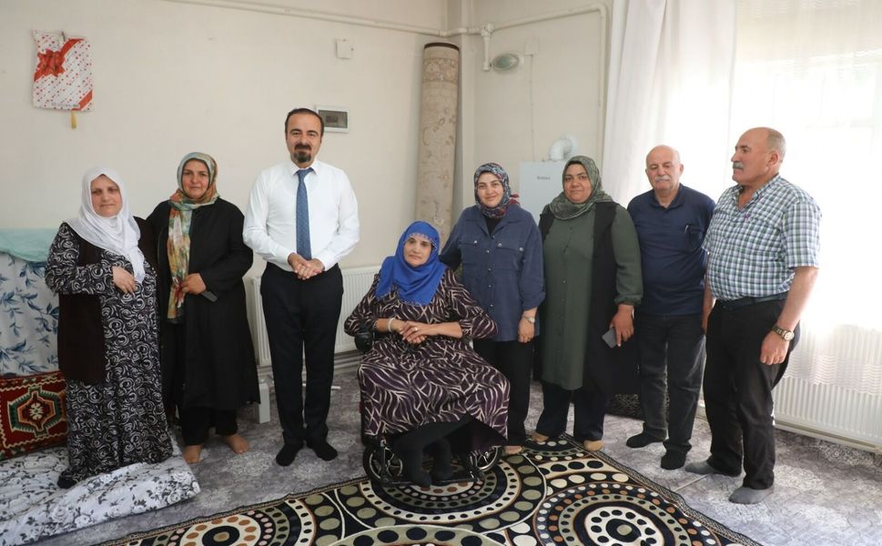 Ercişli yurttaşlara tekerlekli sandalye desteği