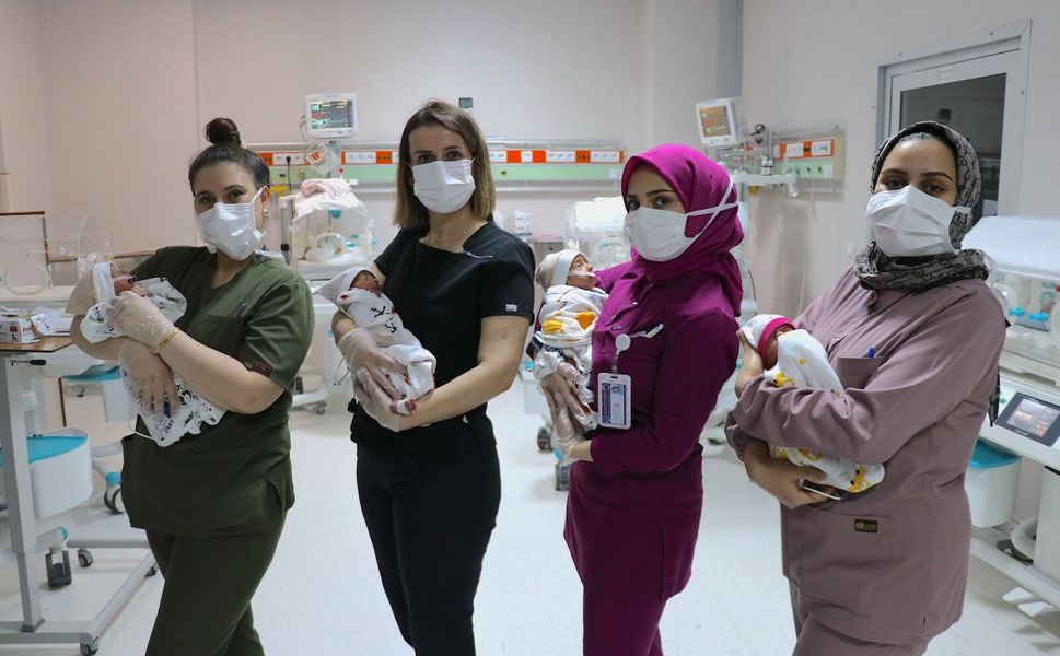 Vanlı dördüzler 34 günlük yaşam mücadelesini kazandı