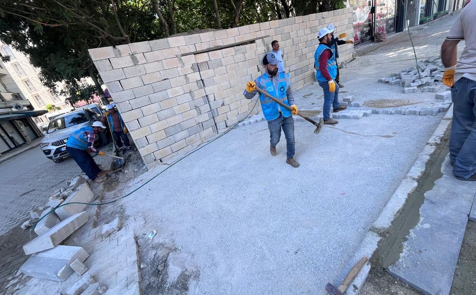 İpekyolu Belediyesi yol ve kaldırım çalışmalarını sürdürüyor