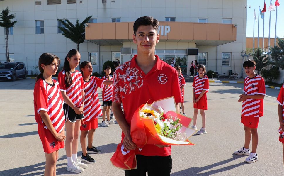 Vanlı atlet Abdulsamet Duman'dan Avrupa'da büyük başarı